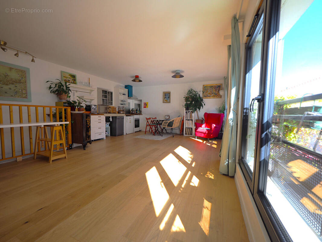 Appartement à LES LILAS