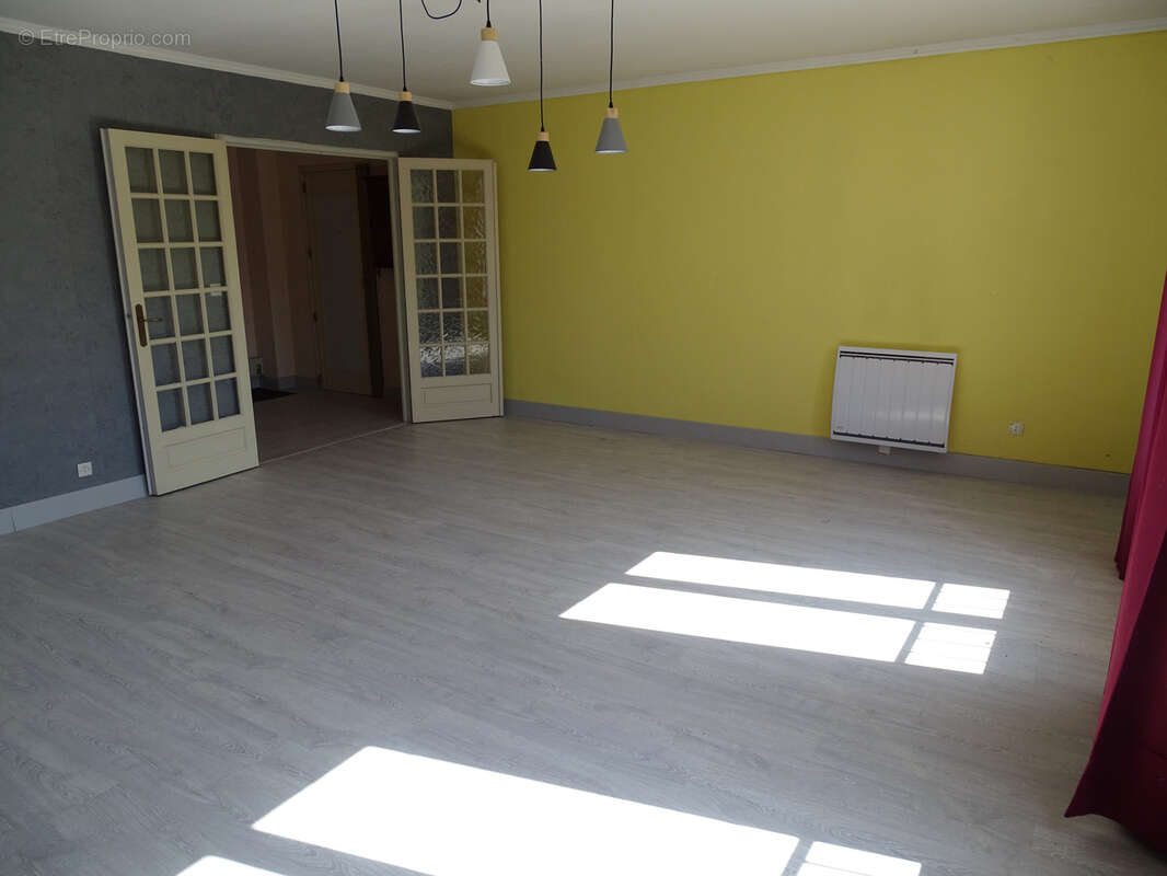 Lumineux T5 en plein centre ville de CHATILLON SUR SEINE - photo 3