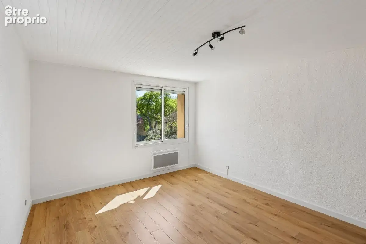 Appartement de type 2, 48m2, plein coeur du Village de la Fare Les Oliviers - photo 6