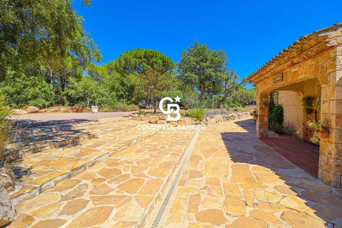 Maison à ROQUEBRUNE-SUR-ARGENS