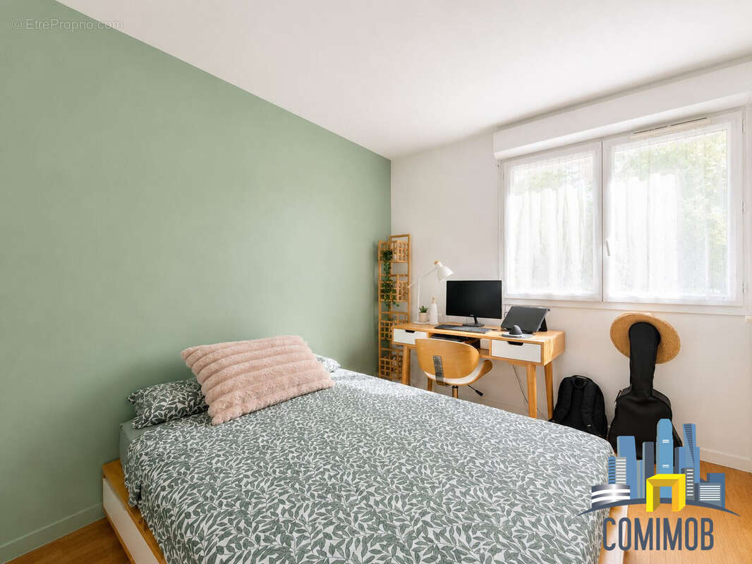 Appartement à COURBEVOIE