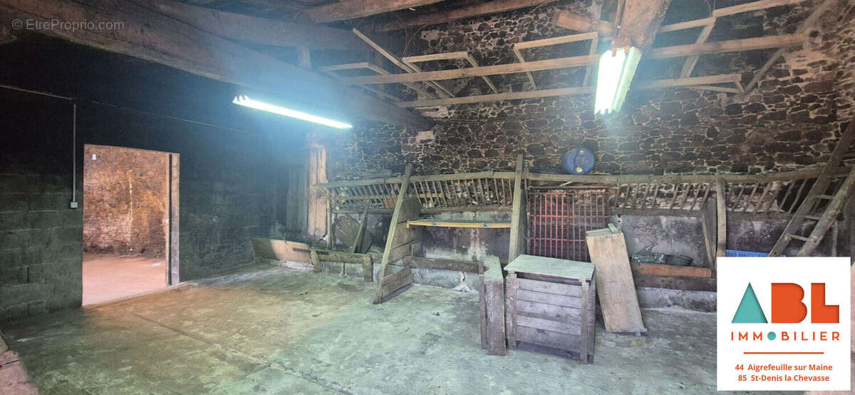 Grange en pierre à réhabiliter - Fort potentiel - Chauché - photo 9