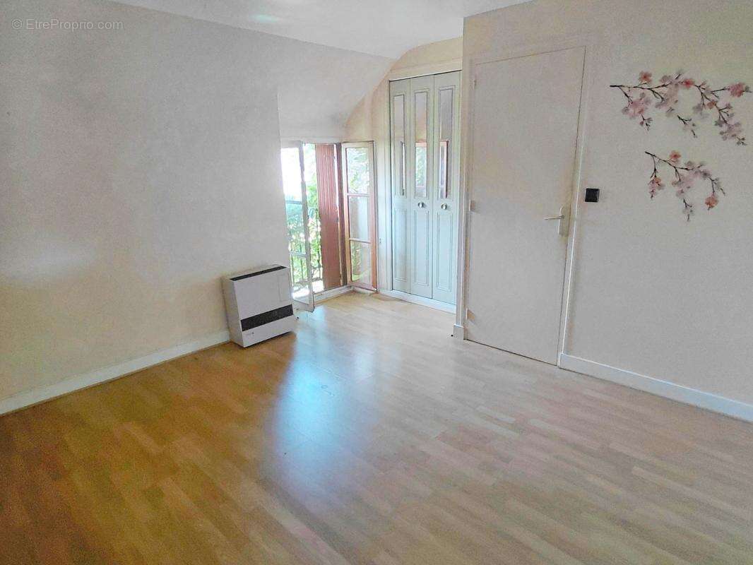 Maison à vendre 4 pièces VILLENEUVE SAINT SALVES (89) - photo 5