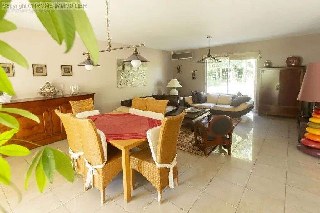 Maison à FOURQUES-SUR-GARONNE