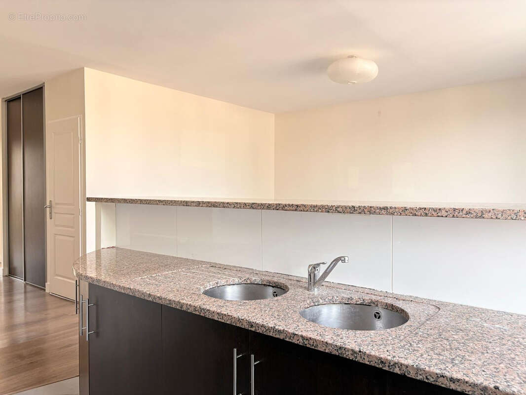 Bordeaux place amedee larrieu   appartement t3 traversant, dernier etage et vue degagee - photo 7