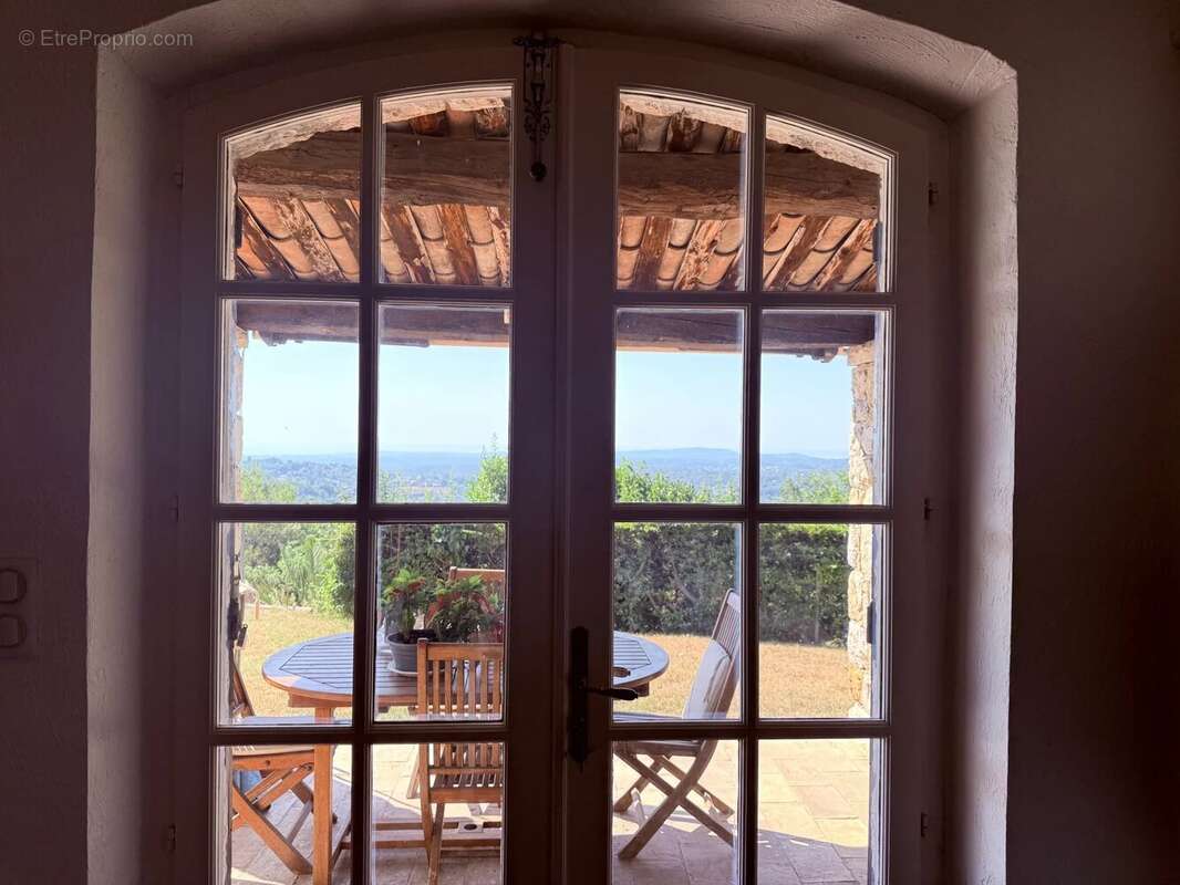 Maison à CHATEAUNEUF-GRASSE