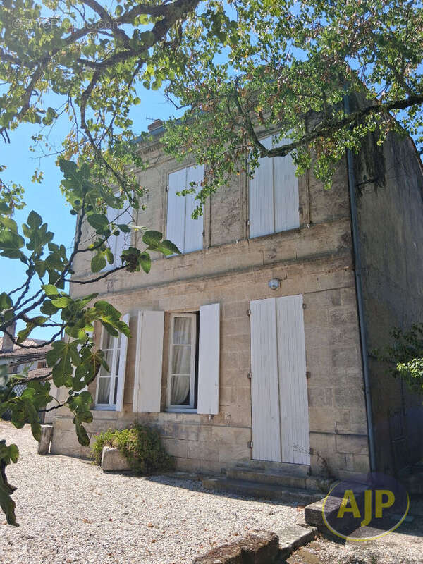 Maison à SAINT-ESTEPHE