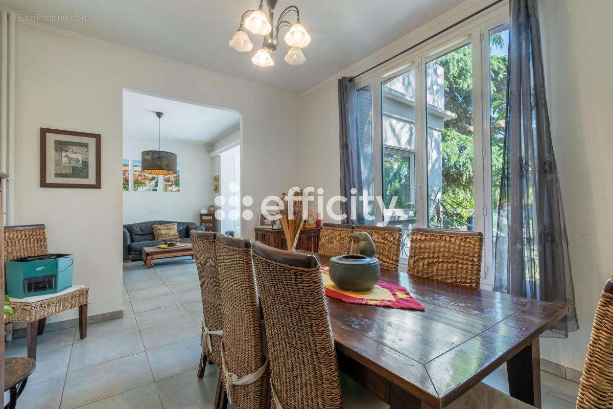 Maison à VILLENEUVE-LE-ROI