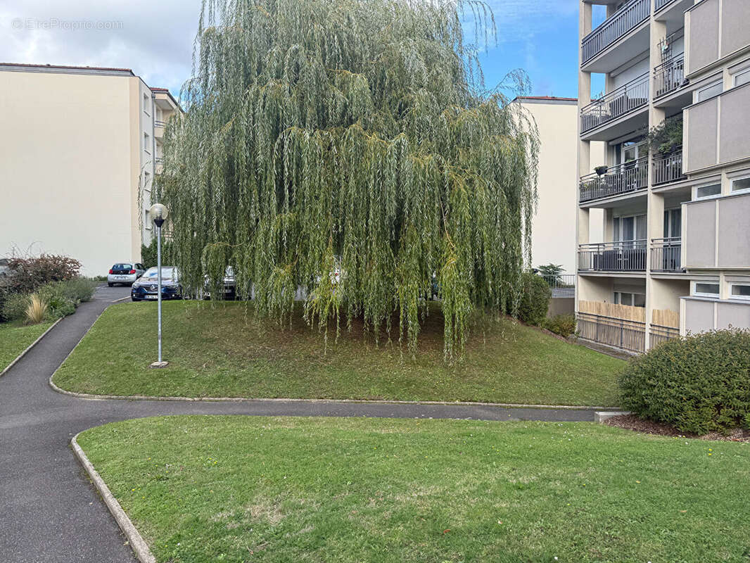Appartement à FONTENAY-LE-FLEURY