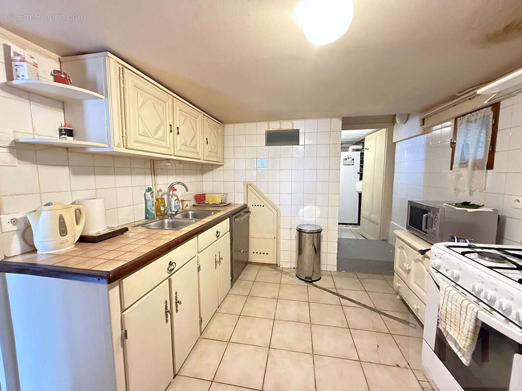 Maison avec garage, jardin sur 590 m² de terrain. - photo 13