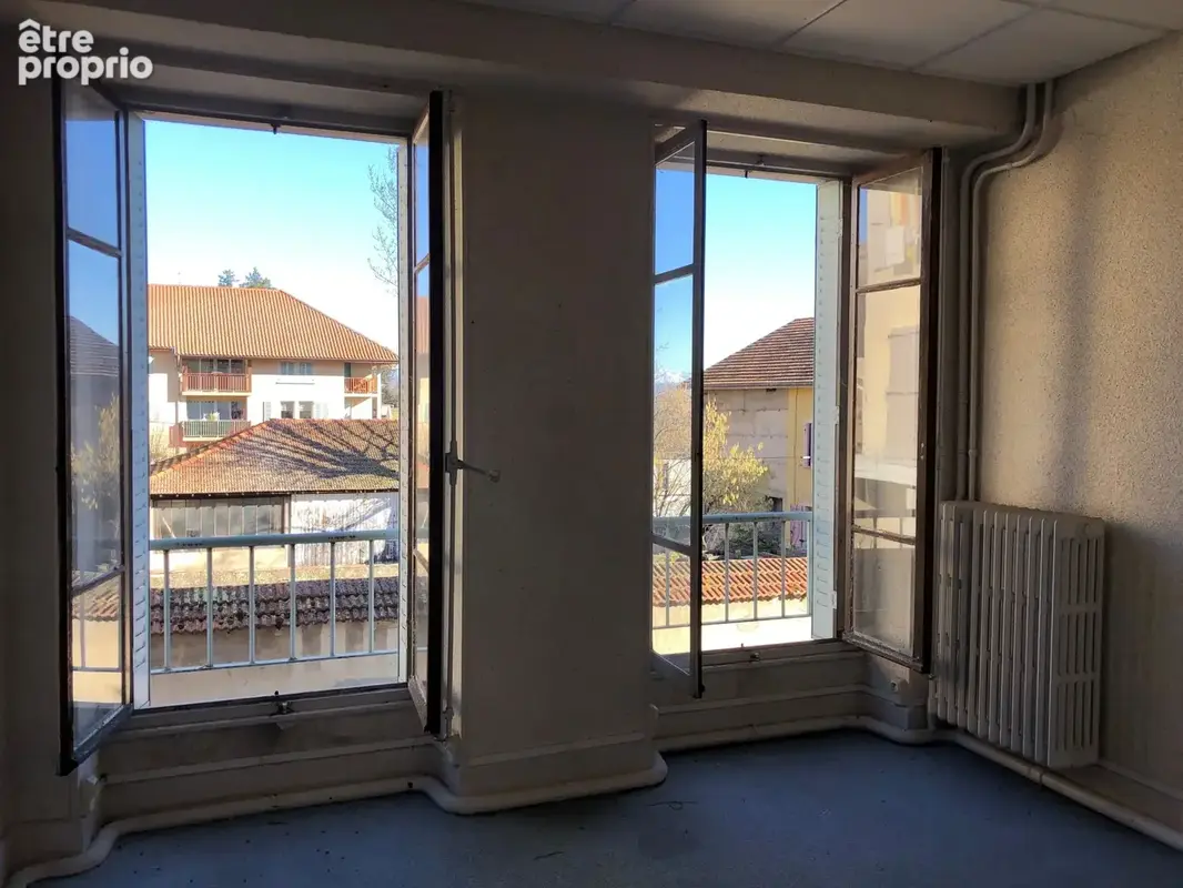 Appartement 355 m² à La Cote-Saint-Andre  - photo 7