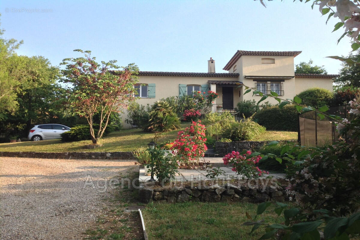 Maison à SAINT-CEZAIRE-SUR-SIAGNE