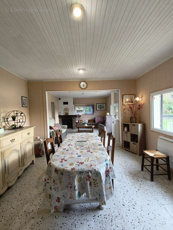 Maison à LA NEUVILLE-LES-BRAY