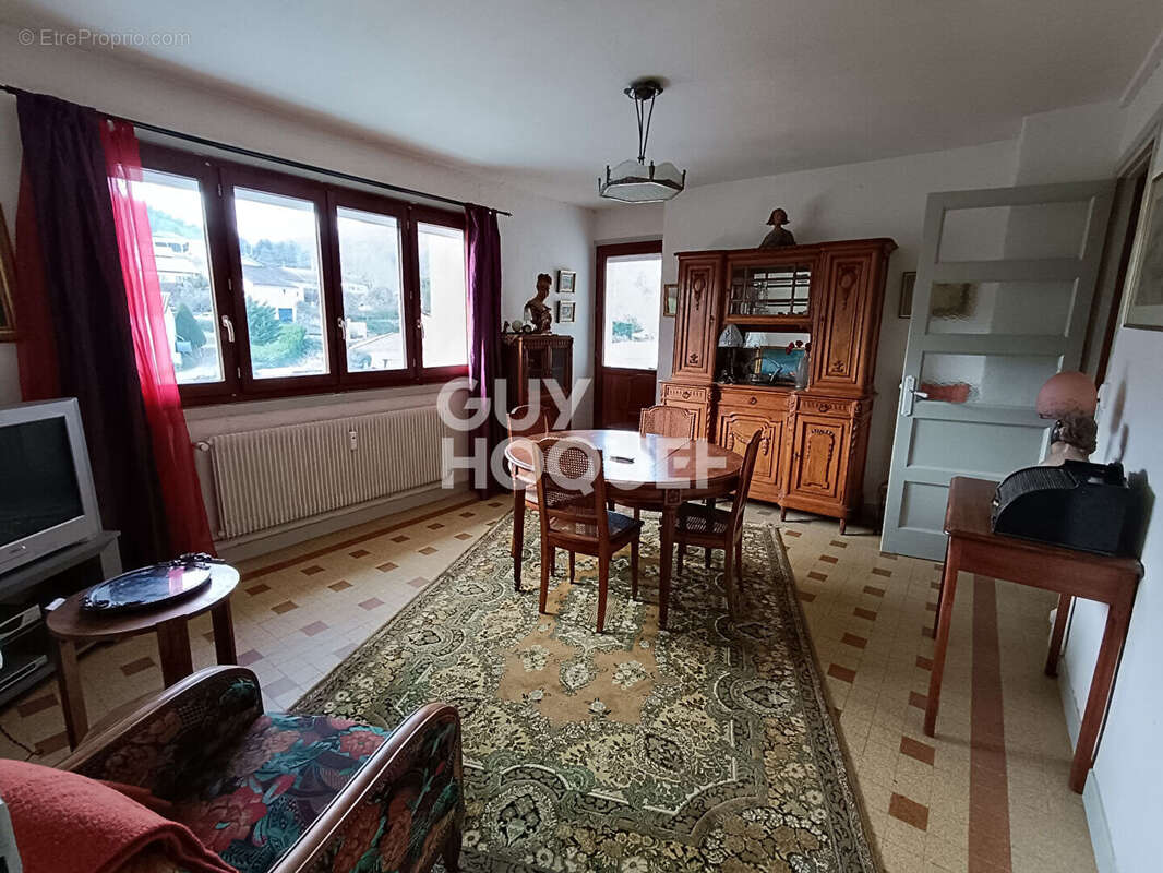 Appartement à SAIL-SOUS-COUZAN