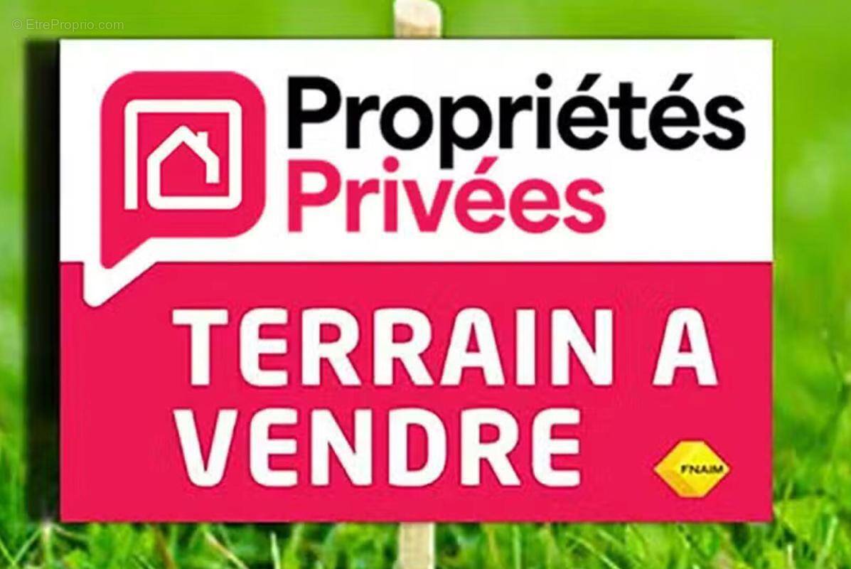 Terrain à MONTJOIRE