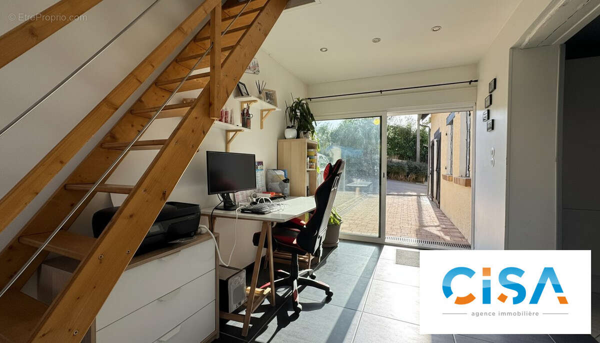 Maison à MOGNEVILLE