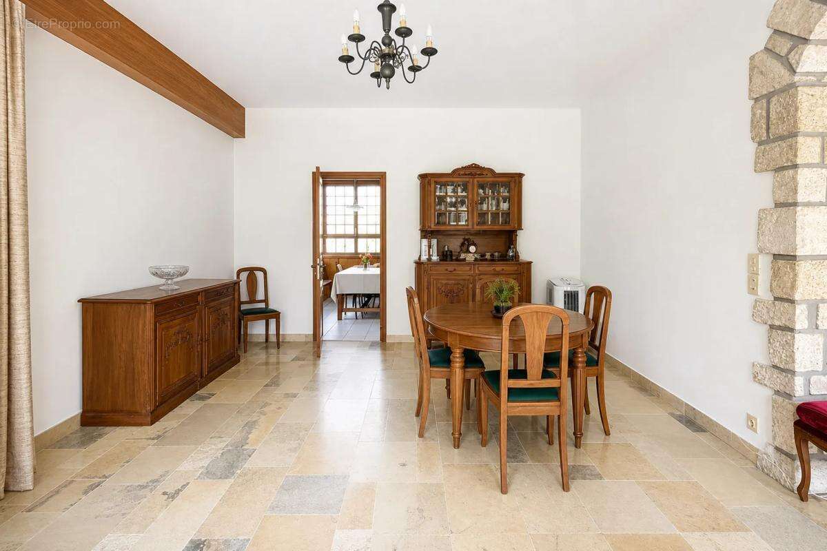 Majestueuse Maison Familiale de 303m², 2ha de Parc - photo 5