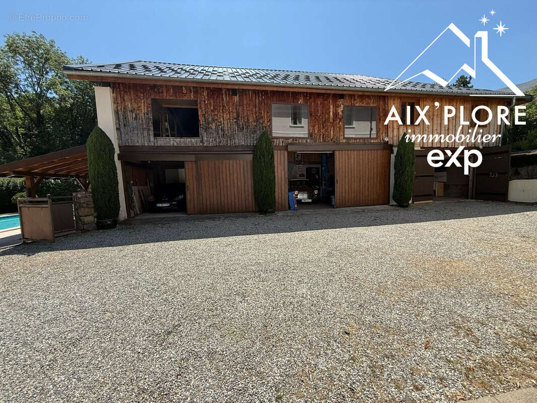 565 m² à Albertville  - photo 3