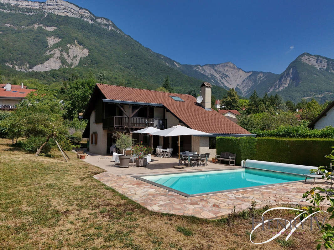 Maison 130 m² à Saint-Ismier  - photo 2