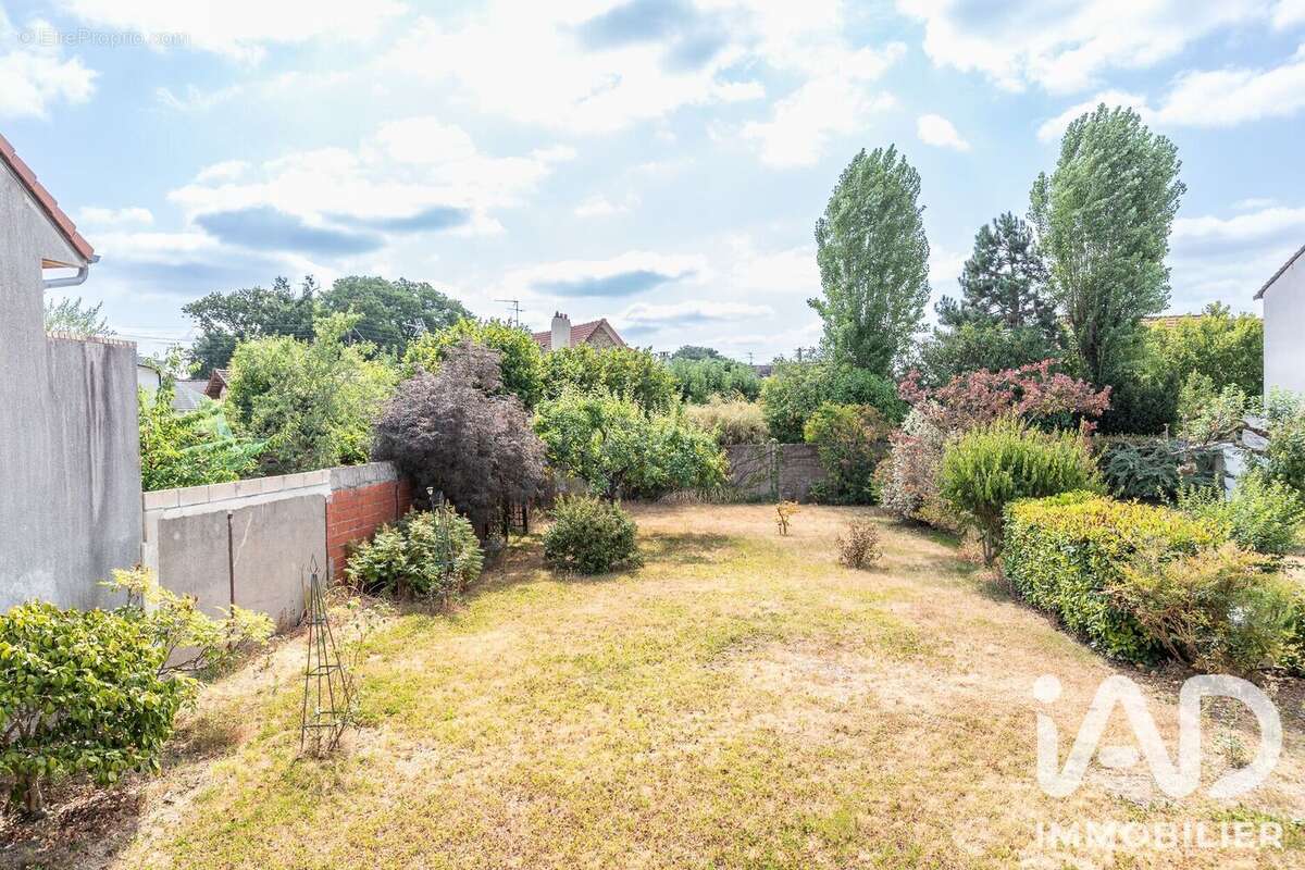 Maison 150 m² à Sainte-Genevieve-Des-Bois  - photo 7
