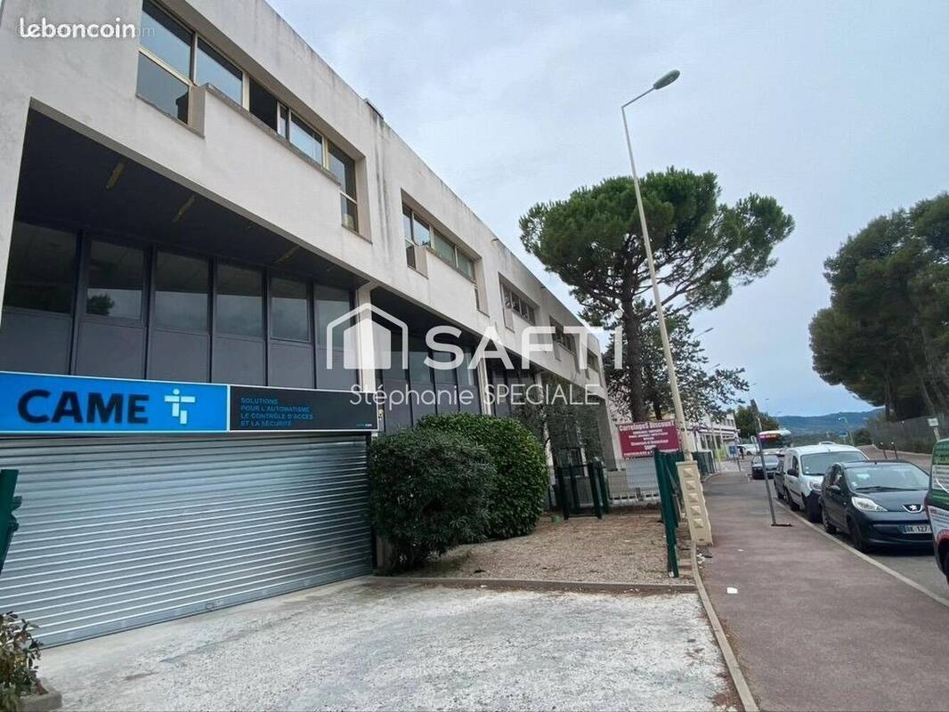 Photo 1 - Commerce à LE CANNET