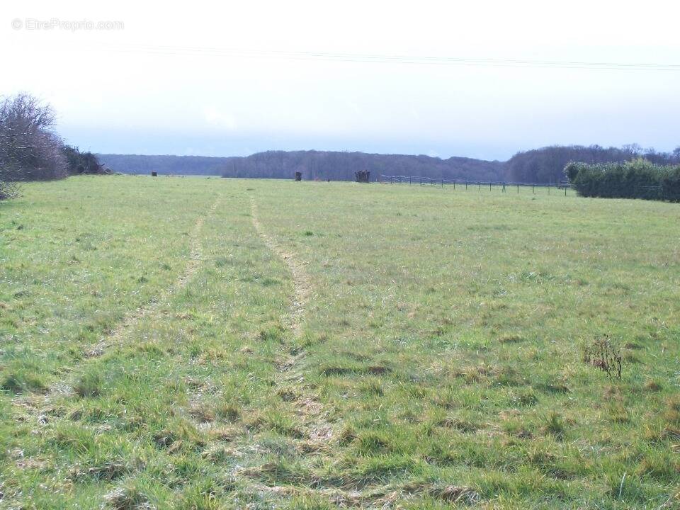 Terrain à THIERS-SUR-THEVE