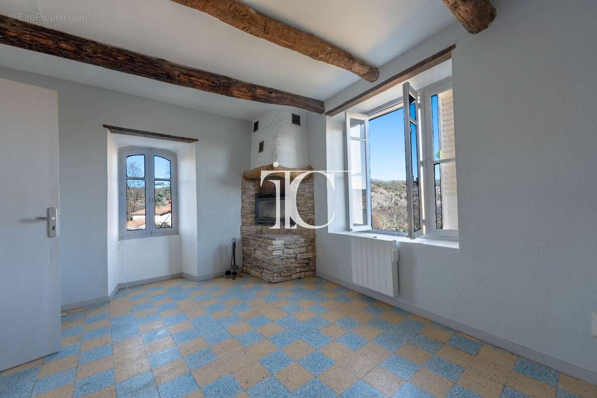 Maison à BERRIAS-ET-CASTELJAU