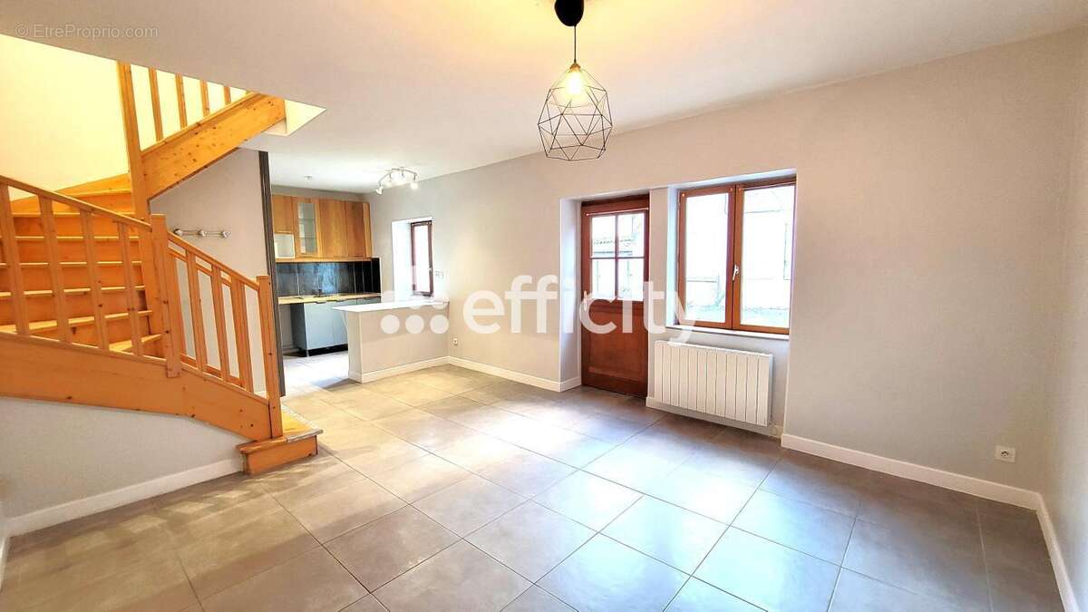 Maison à COLLONGES-AU-MONT-D'OR