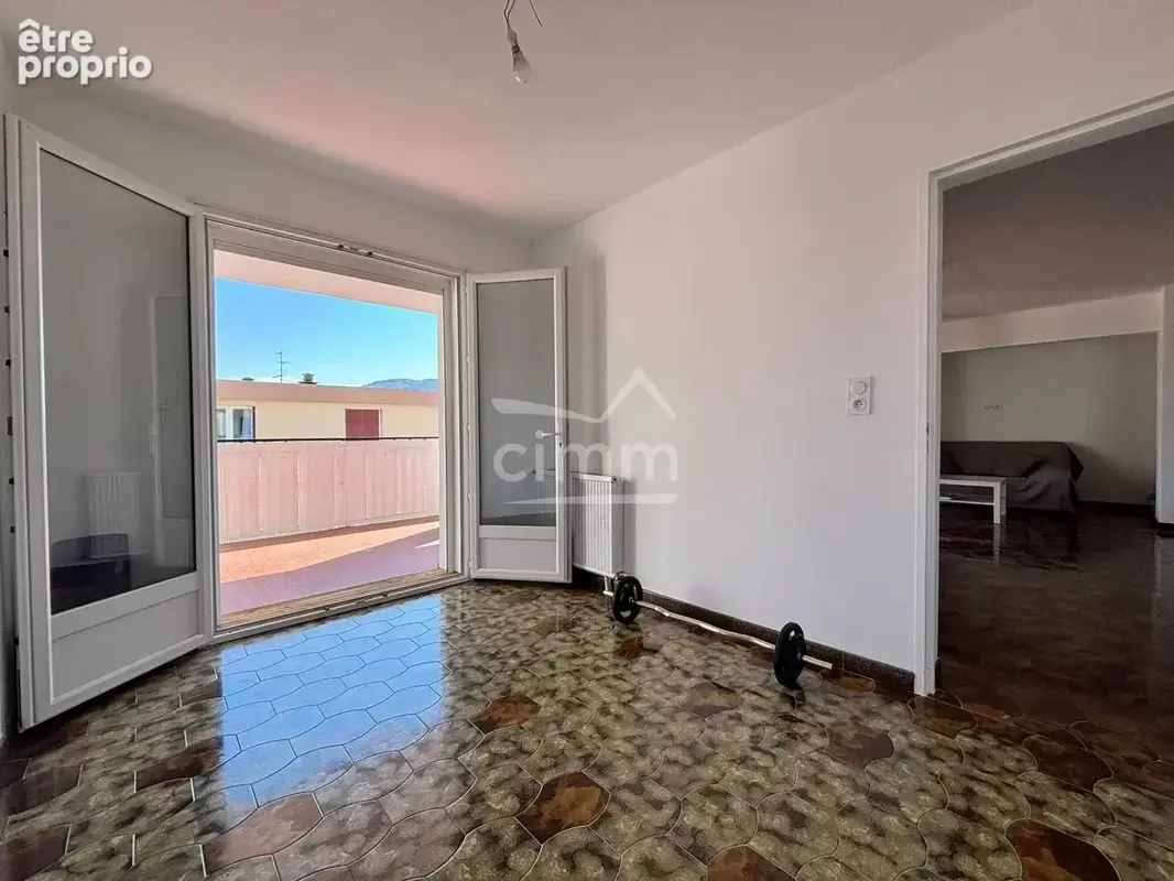 Appartement T5 -100 m² avec grande terrasse - photo 4