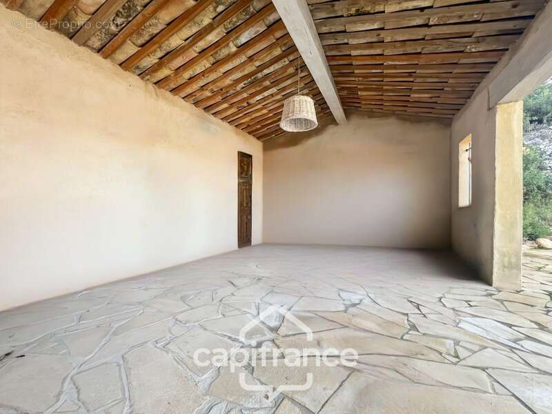 Domaine et Golf de Pont Royal, belle  propriété de 290 m2 établie sur un terrain de 2600 m2, cinq chambres, un bureau, piscine,  - photo 56