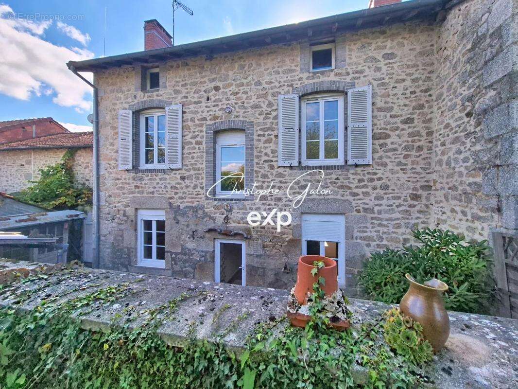 Maison à SAUVIAT-SUR-VIGE