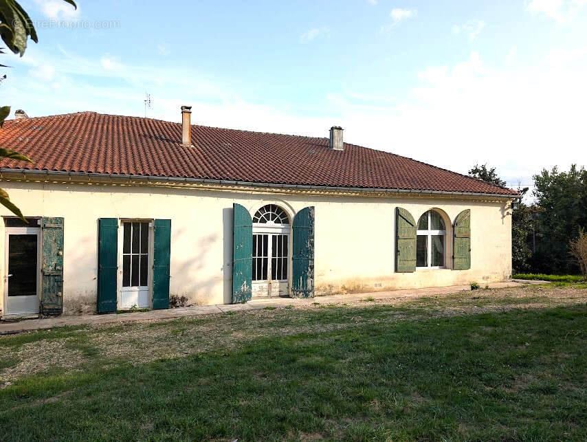 Maison à COUTRAS