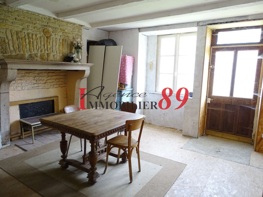 Maison à MONTIGNY-SUR-AUBE