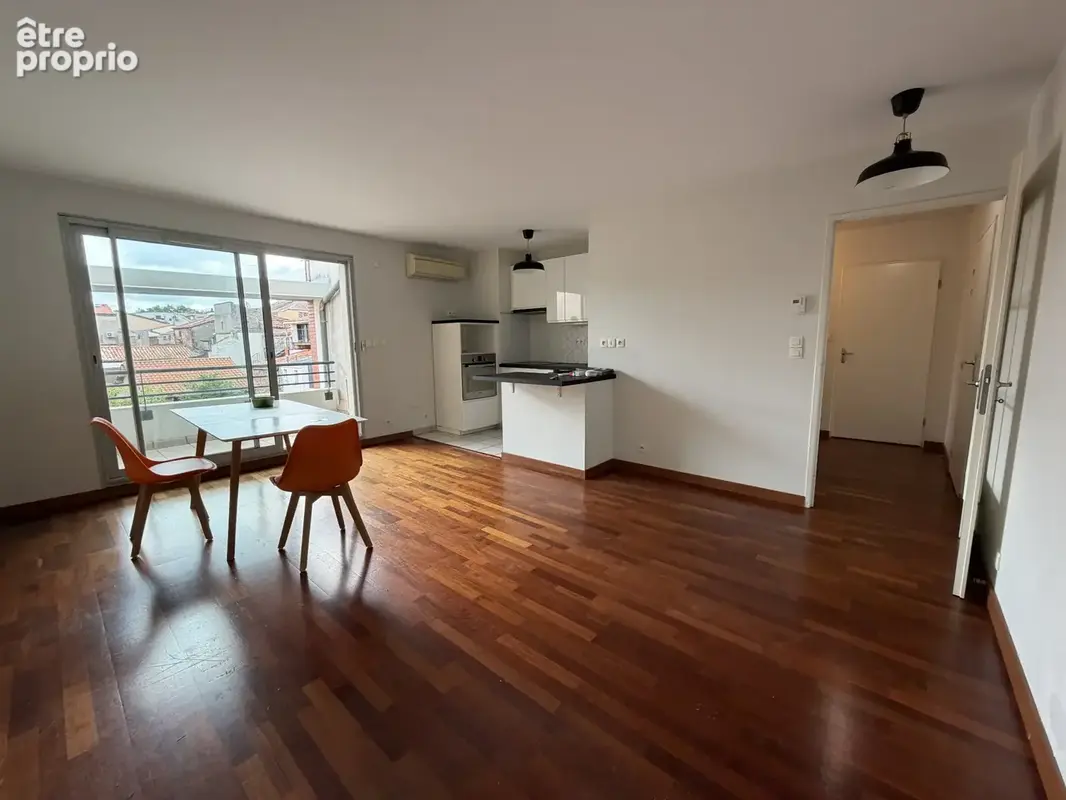 Coeur Saint Cyprien, T2  de 46m2 avec parking et terrasse - photo 5