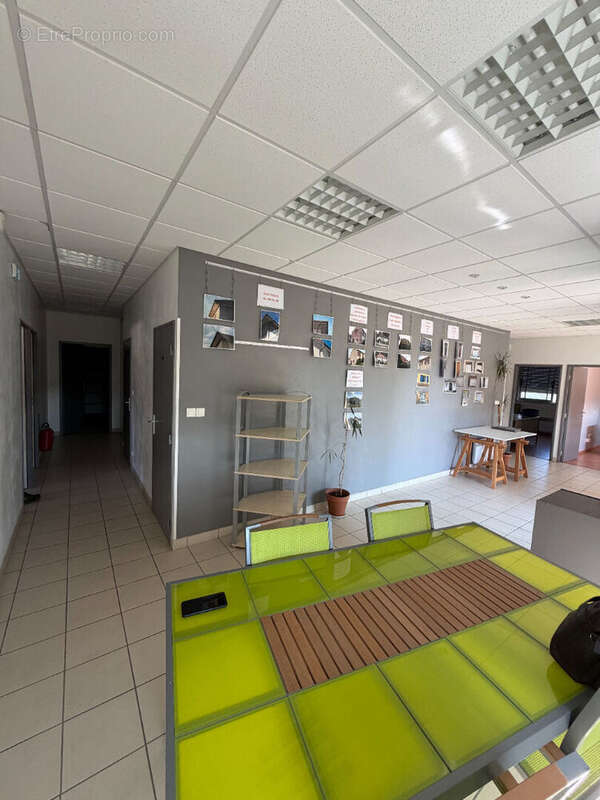 Local d'activité 375m²  A vendre - Très bon état - Zone OCEALIM - photo 2