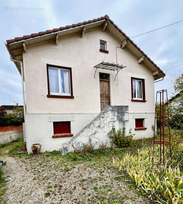 Maison à SAINTE-GENEVIEVE-DES-BOIS