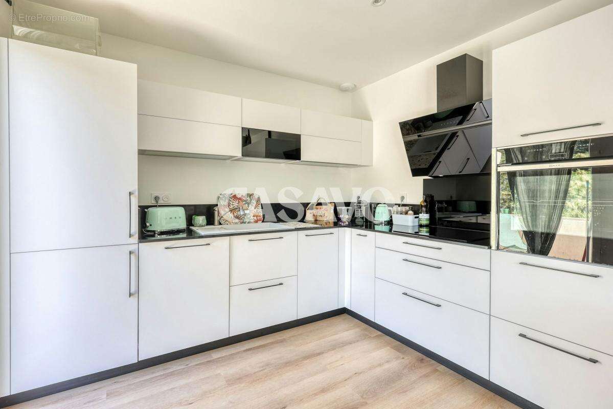 Vente Appartement 3 pièces de 69m² - 13640 La Roque-d'Anthéron - photo 6