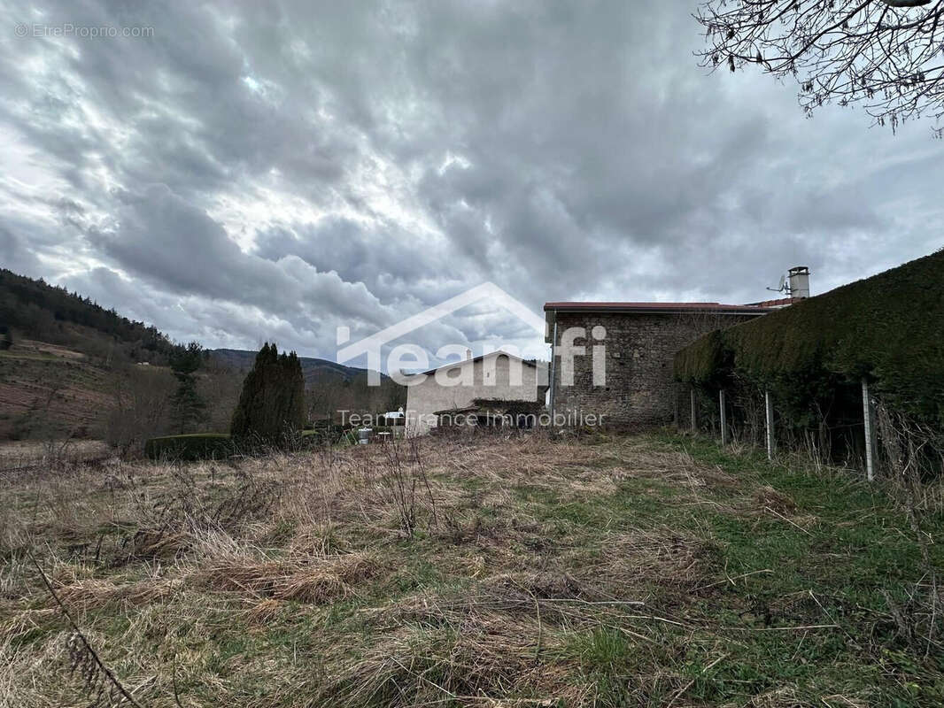 Maison à LA MONNERIE-LE-MONTEL