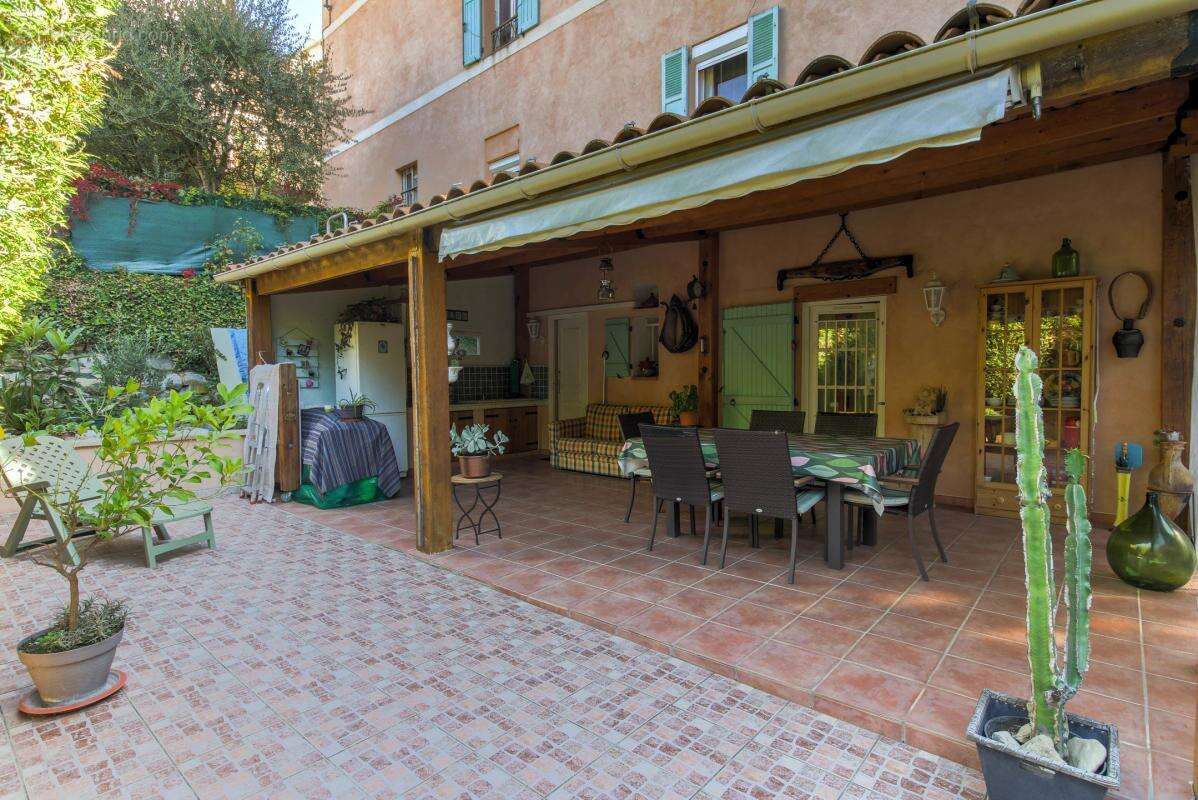 Appartement à ROQUESTERON