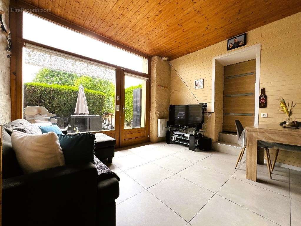 Appartement à ALLONZIER-LA-CAILLE