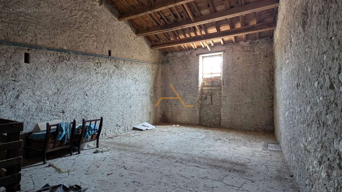 Bourdeaux immeuble comprenant 4 appartements - photo 15
