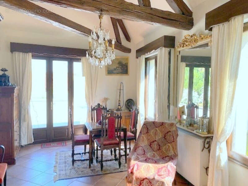 Maison à VILLENEUVE-L&#039;ARCHEVEQUE