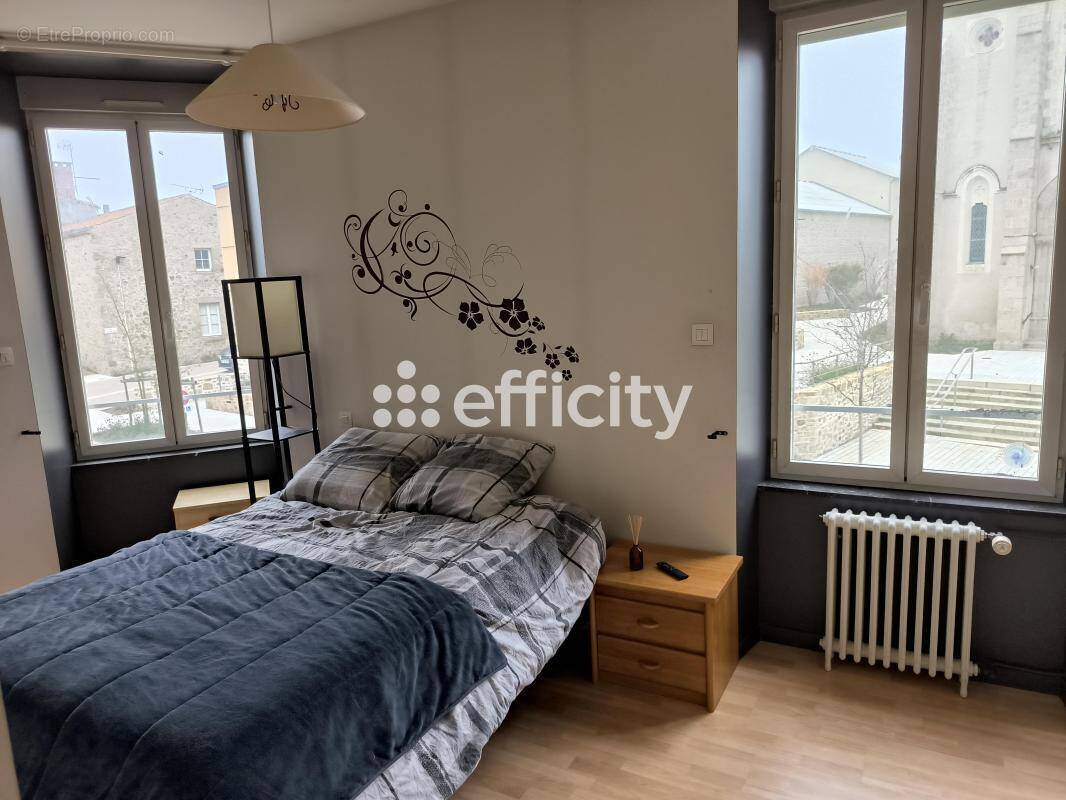 Maison à LES LANDES-GENUSSON