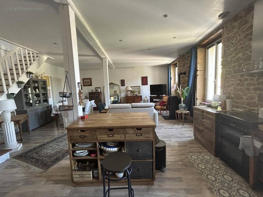 Maison 212 m² à Thizy  - photo 1