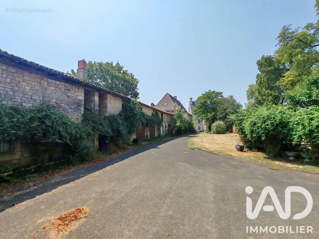395 m² à Chef-Boutonne  - photo 6