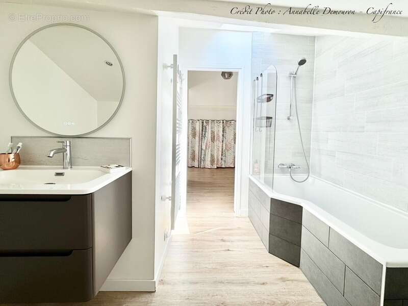 RIOM - EXCLUSIVITÉ – Maison de ville de caractère P6 entièrement rénovée avec jardin, abri et cave - photo 31