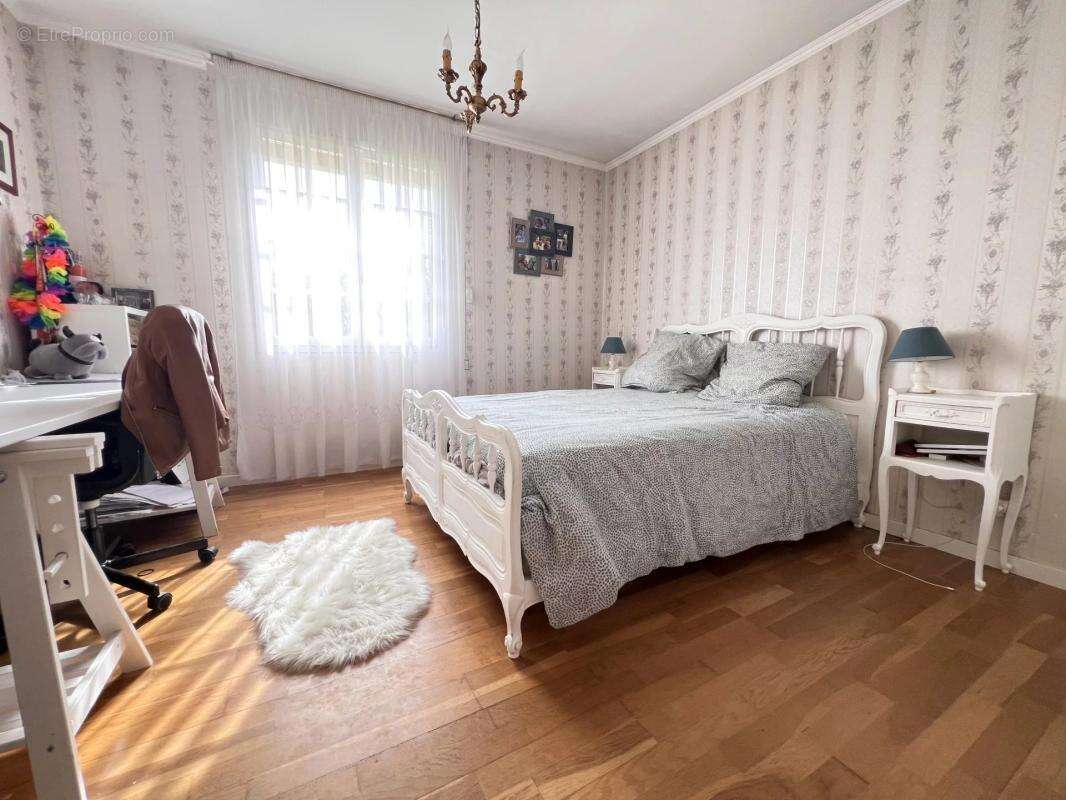Maison à LES CLAYES-SOUS-BOIS