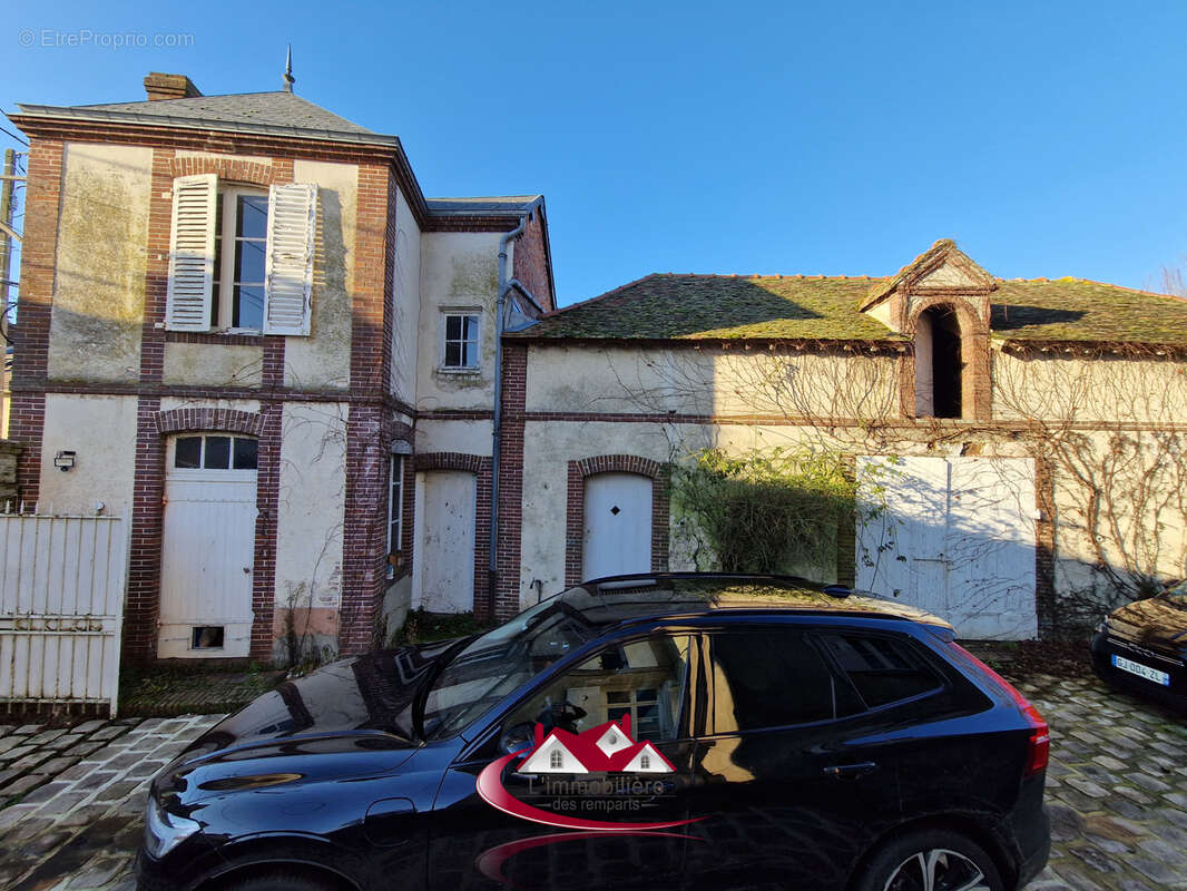 Maison à CHERISY