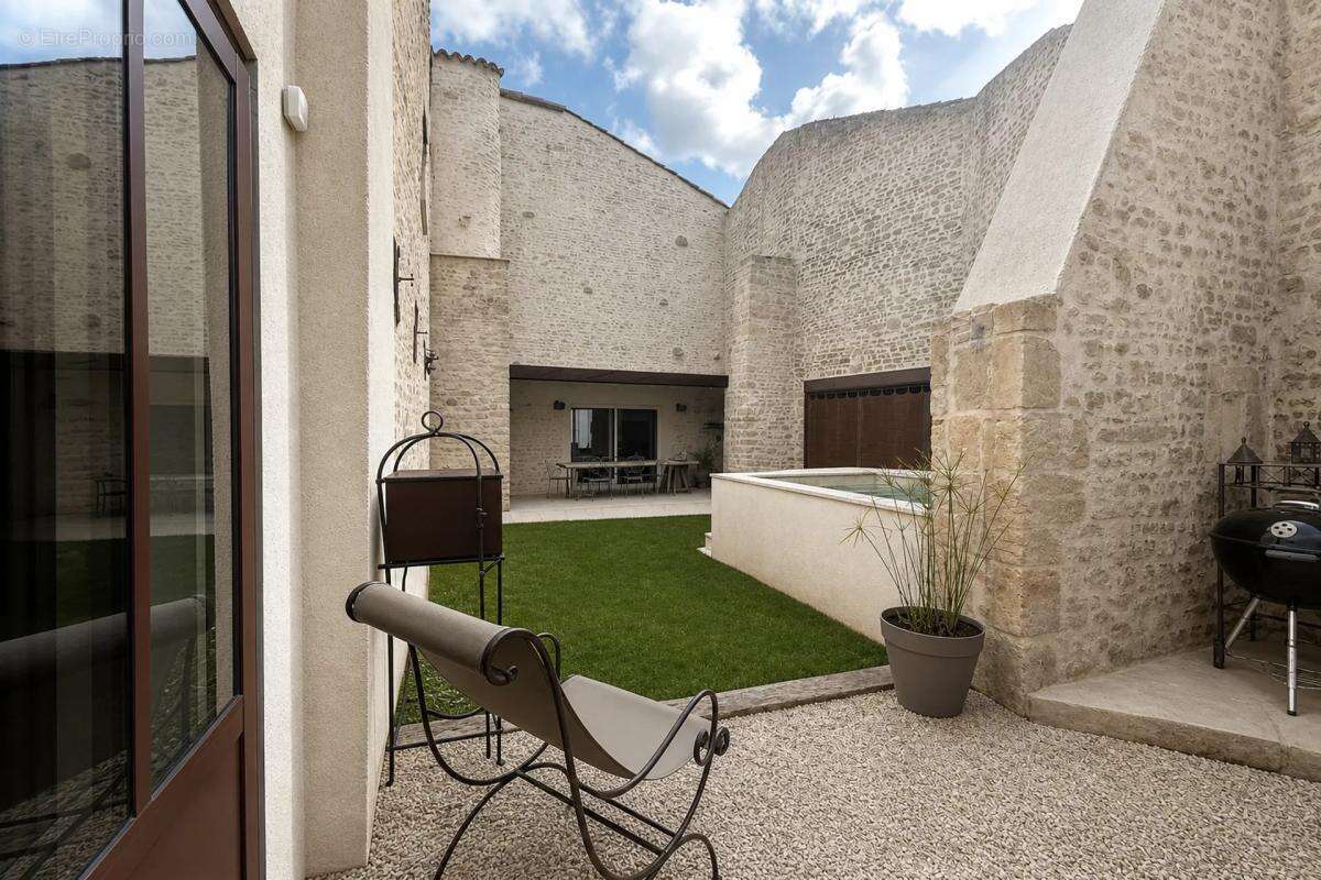 Maison de 7 pièces de 197 m² à Sainte-Hermine - photo 2