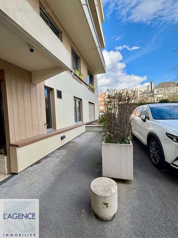 Parking au pied - Appartement à REIMS